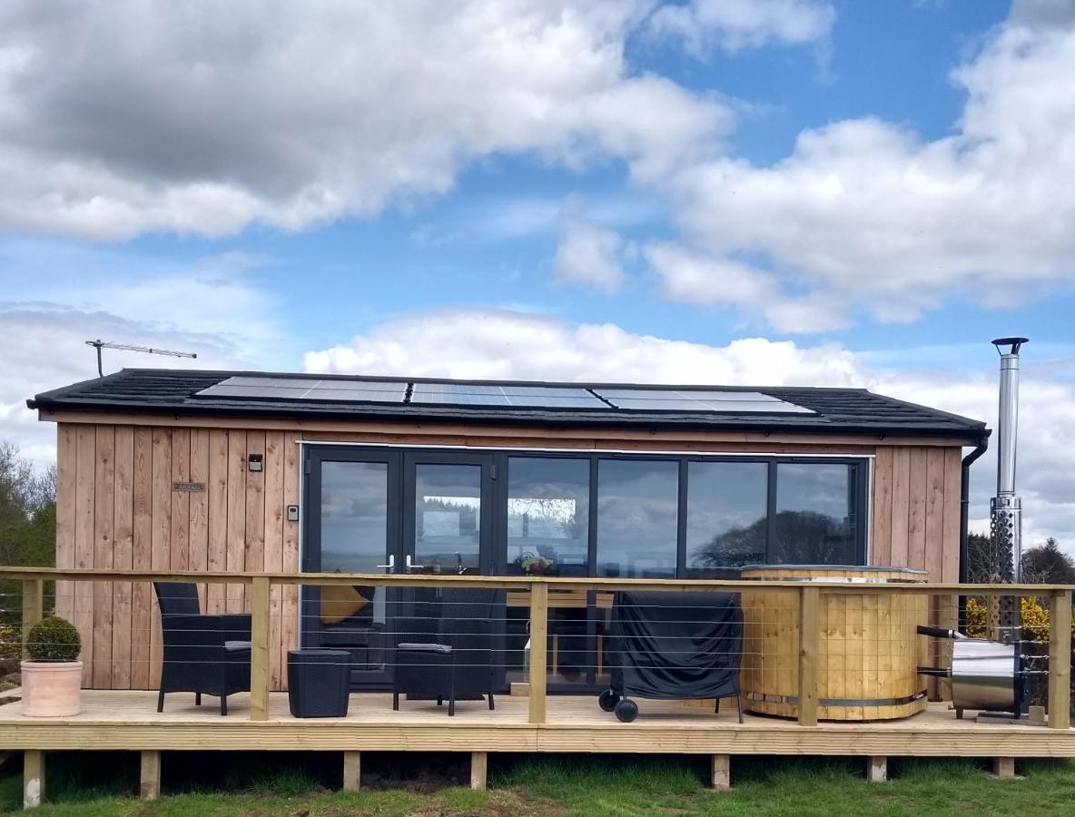 Cleeves Cabins Ailsa Luxury Lodge With Hot Tub Dalry  외부 사진