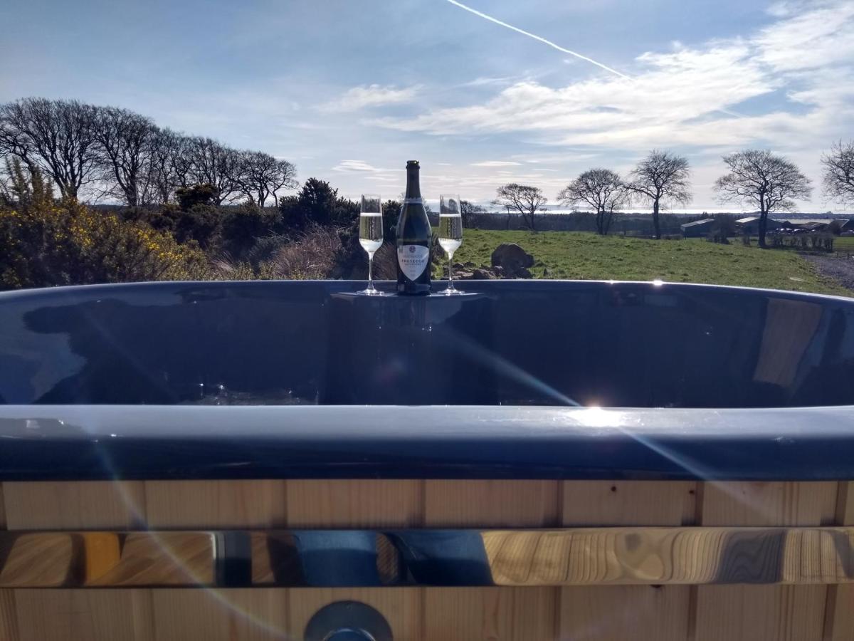 Cleeves Cabins Ailsa Luxury Lodge With Hot Tub Dalry  외부 사진