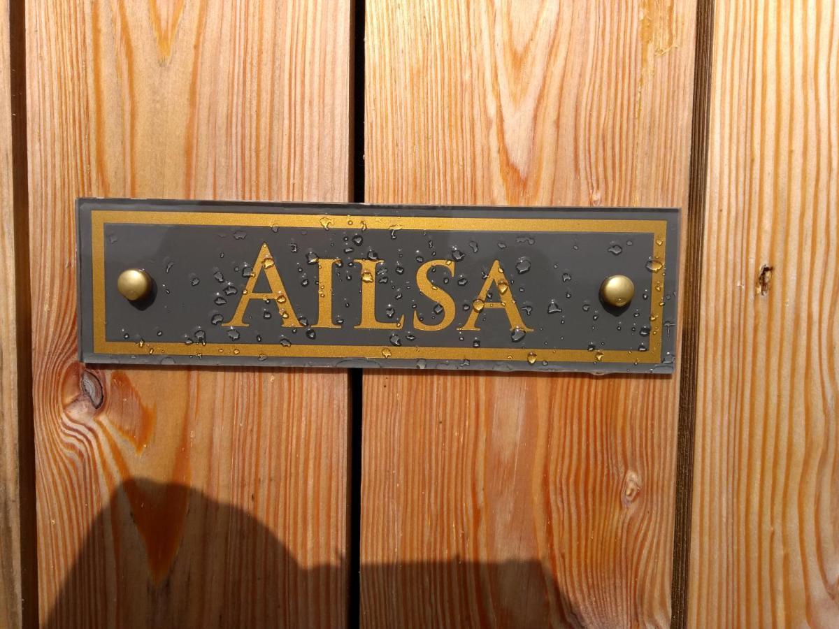 Cleeves Cabins Ailsa Luxury Lodge With Hot Tub Dalry  외부 사진