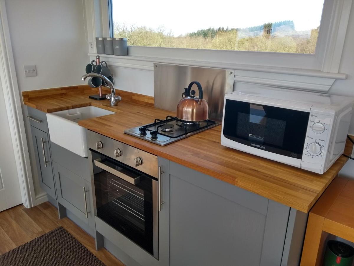 Cleeves Cabins Ailsa Luxury Lodge With Hot Tub Dalry  외부 사진